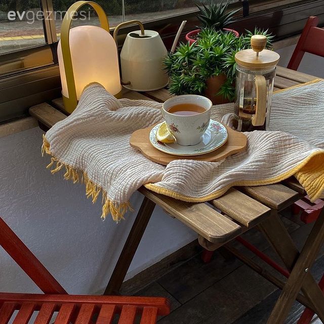 Sandalye, Balkon masası