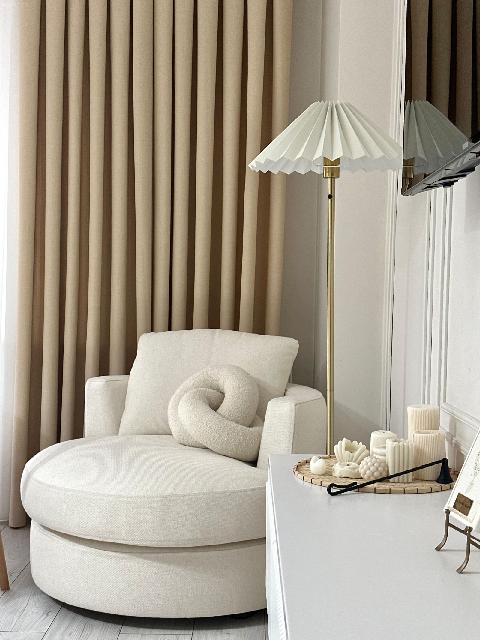 Beyazları Seven Bu Evin İçinde İki Küçük Çocuk Da Yaşıyor!