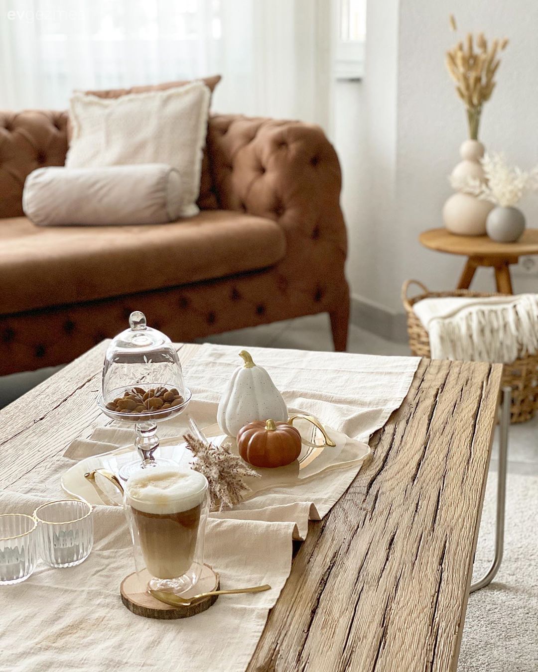 Doğal Materyaller ve Sıcak Renkler Bu Evi Pek Keyiflendirmiş