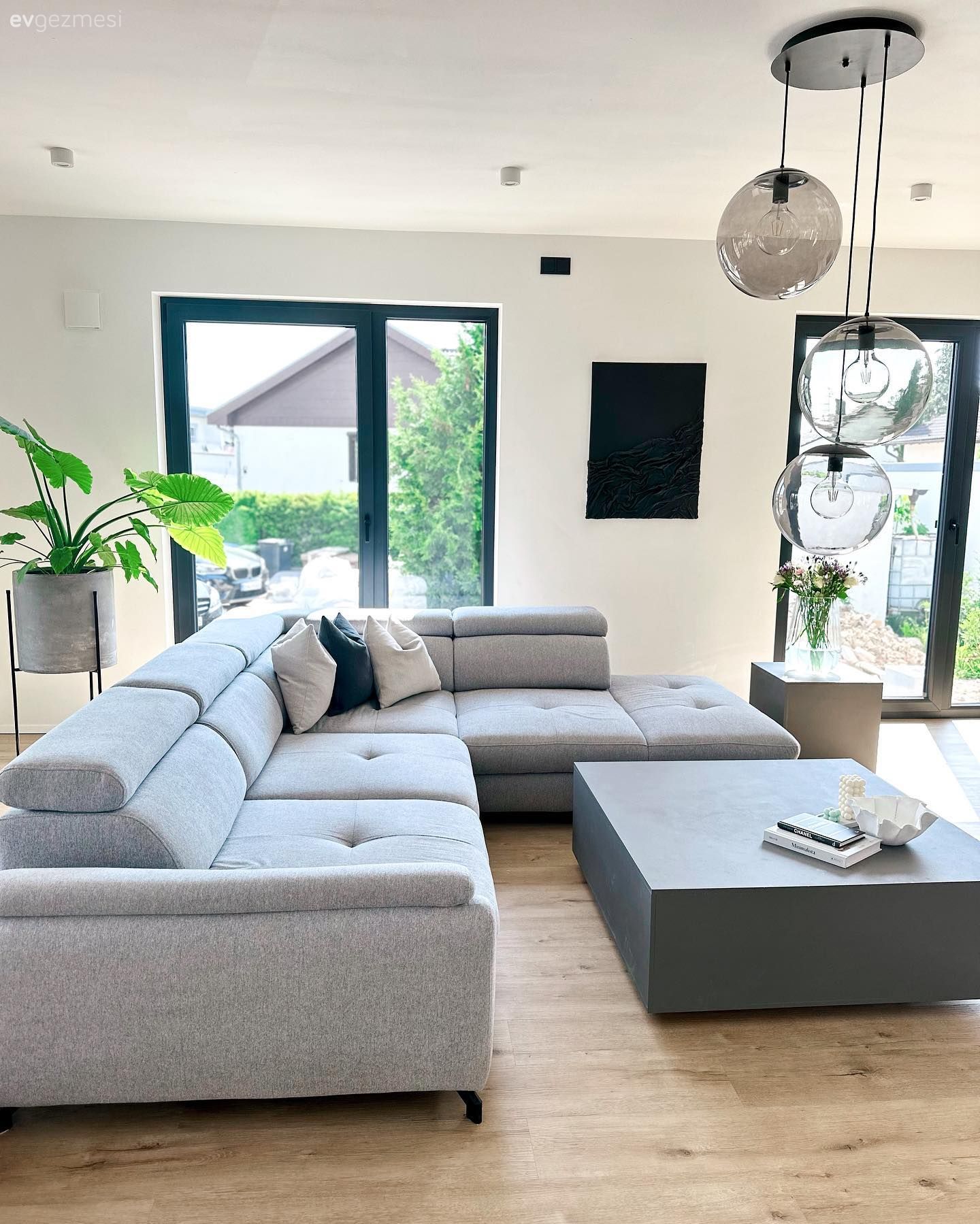 Bu Yüksek Tavanlı Evde Modern Stil Oldukça Belirgin!