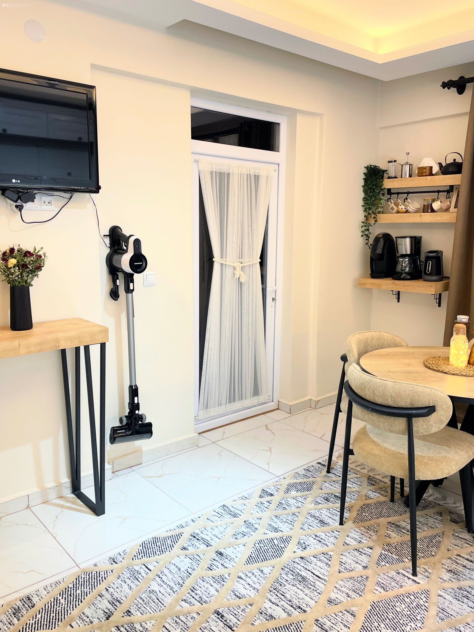 Mutfak tülü, Mutfak perdesi, Vizon, Beyaz, Krem, Siyah, Mutfak rafı, Mutfak, Mutfak halısı, Sandalye, Mutfak sandalyesi