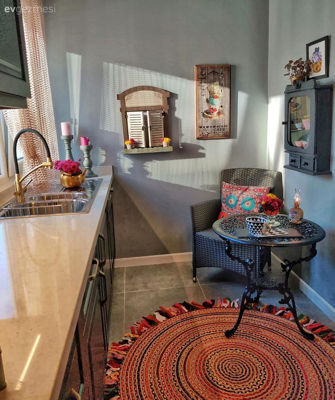 Bu Apartman Dairesi 10. Kata Bahçeli Bir Ev Hissini Taşımış