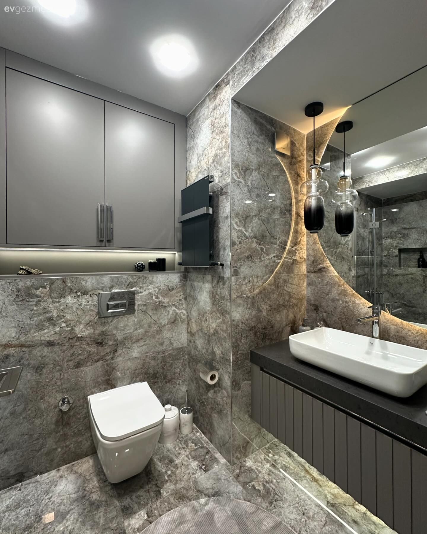 İşlevsel ve Göz Alıcı: Modern Bir Banyo!