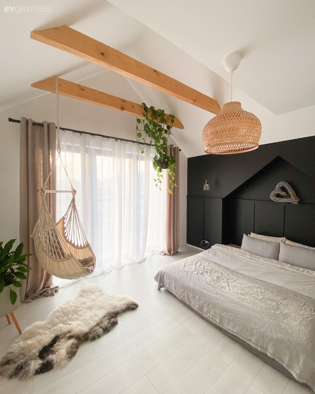 200 M2'lik İki Katlı 4+1 Müstakil Evin İçi ve Planı