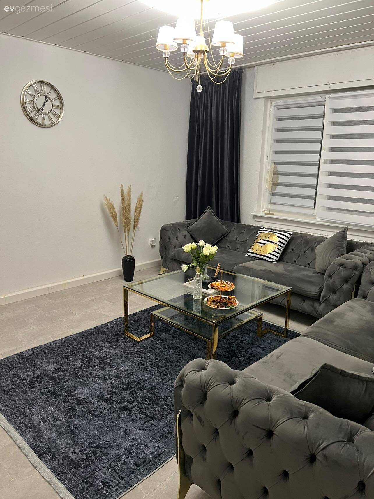 Bu Evde Modern Stil Işıltılı Detaylarla Cazibe Kazanmış!