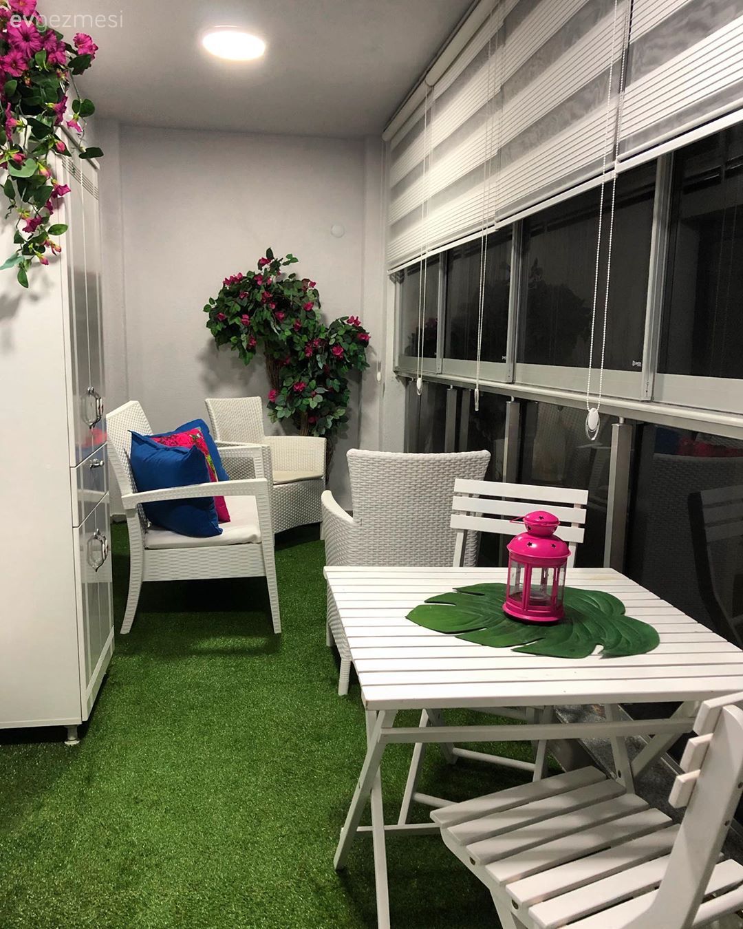 Balkon, Beyaz, Balkon masası, Balkon oturma grubu, Balkon halısı, Balkon perdesi