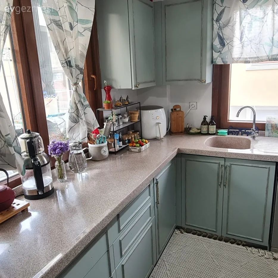 Öncesi&Sonrası: Mint Yeşiline Dönen Bu Mutfağın Kulpları İlgi Çekici!