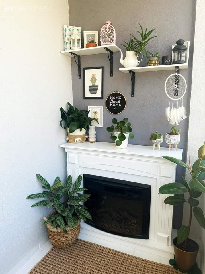Şömine, Gri duvar, Duvar rafı, Duvar dekorasyonu, Ev bitkisi, Saksı, Beyaz