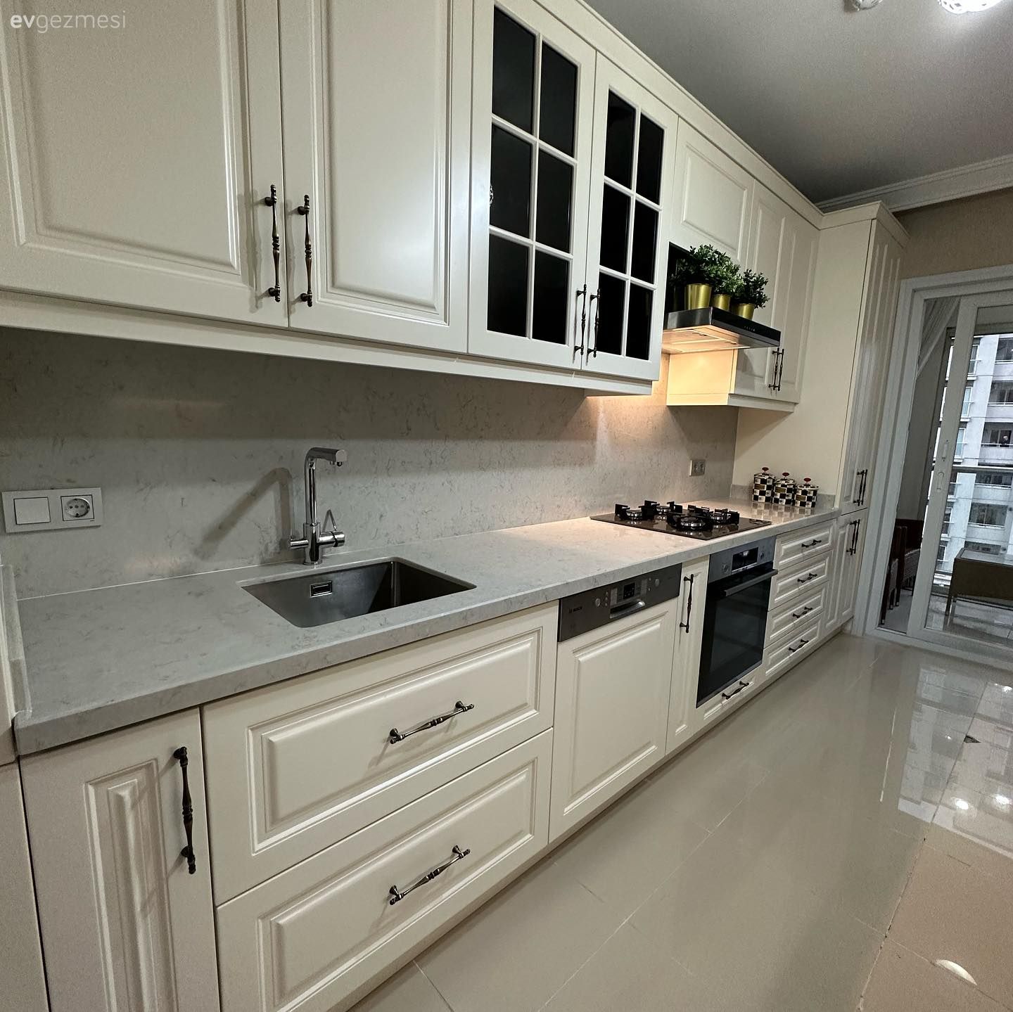 Mutfak, Modern, Country, Mutfak aksesuarları, Mutfak masası, Sandalye, Shaker kapaklı dolaplar, Beyaz, Siyah, Mutfak Avize Modelleri, Davlumbaz