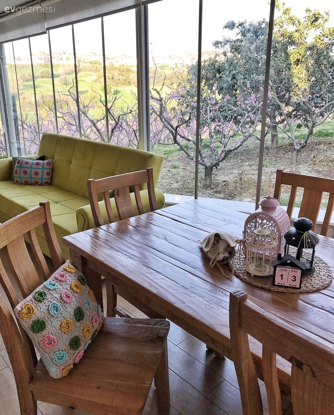 Balkon, Yeşil, Kahverengi, Ahşap Mobilya, Balkon masası, Sandalye