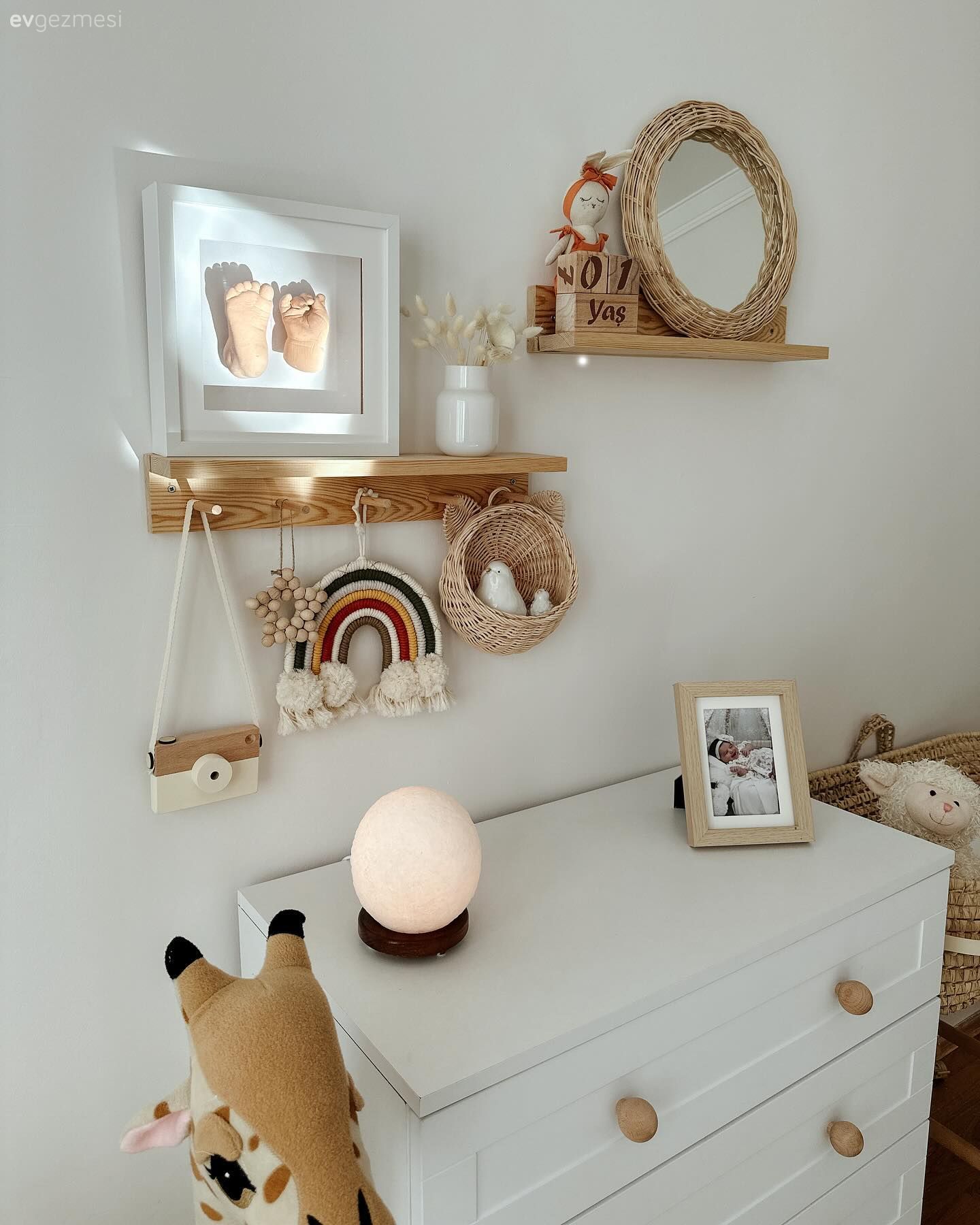 Duvar rafı, Duvar dekorasyonu, Beyaz