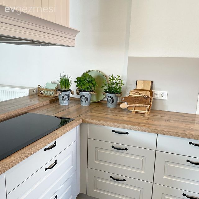 Beyaz mutfak, Mutfak, Beyaz, Ahşap mutfak tezgahı, Mutfak tezgahı, Ankastre, Davlumbaz, Shaker kapaklı dolaplar