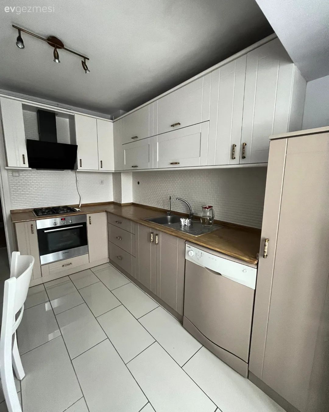 Öncesi&Sonrası: Sadece Boya ile Tüm Kabuğunu Değiştiren Mutfak!