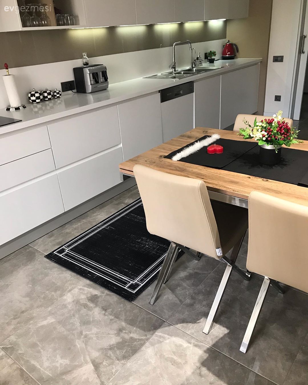 Mutfak, Modern mutfak, Beyaz mutfak, Gri, Vizon, Mutfak tezgahı, Mutfak tezgah arası, Mutfak halısı, Mutfak masası, Sandalye, Mutfak Avize Modelleri