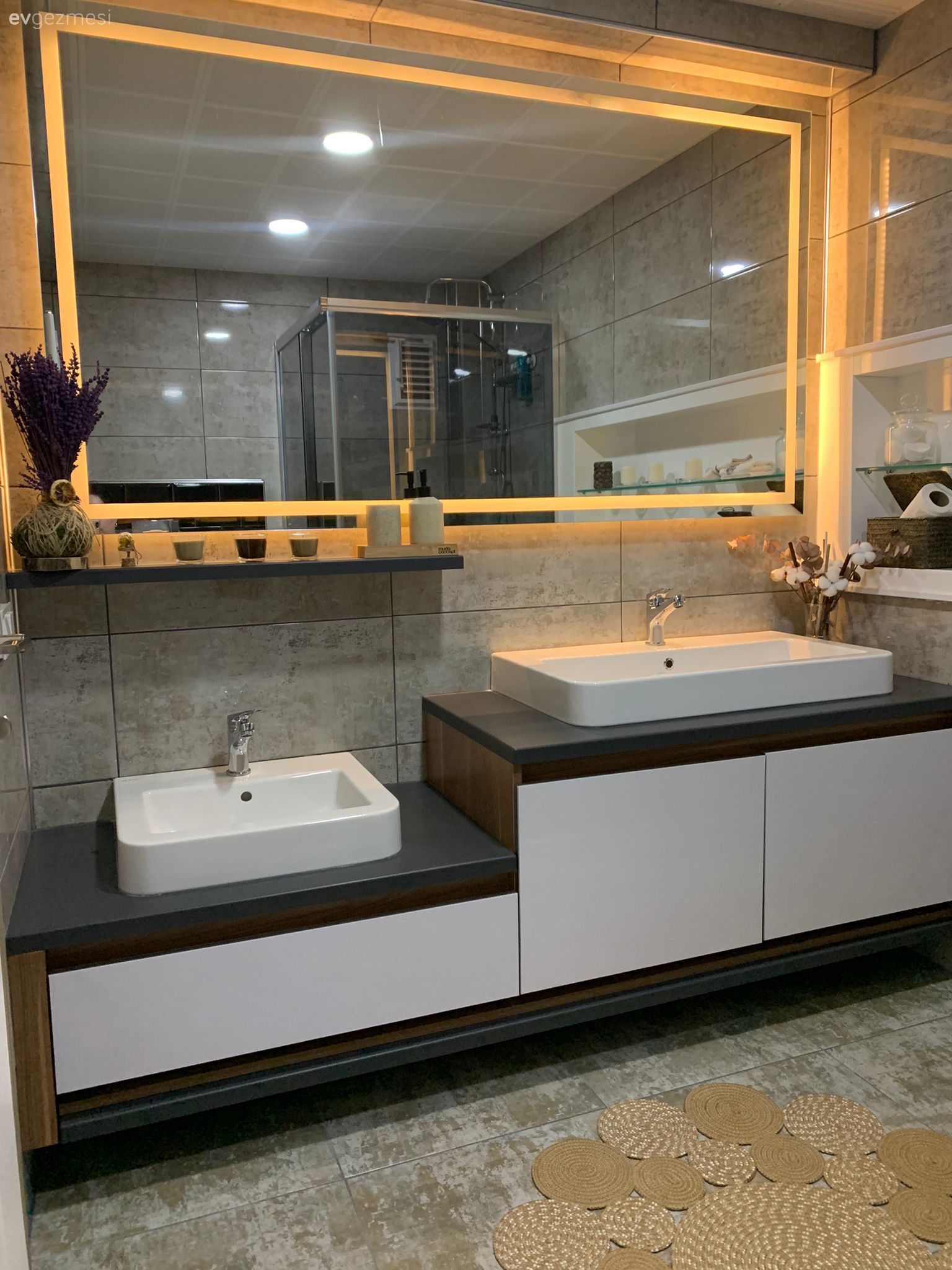 Banyo Dolabı Modelleri: Farklı Çeşitler ve Popüler Tasarımlar