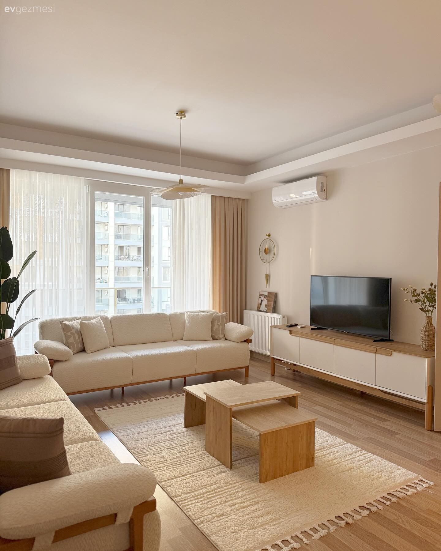 Bu Evin Şıklık Formülünde Beyazın Payı Oldukça Yüksek