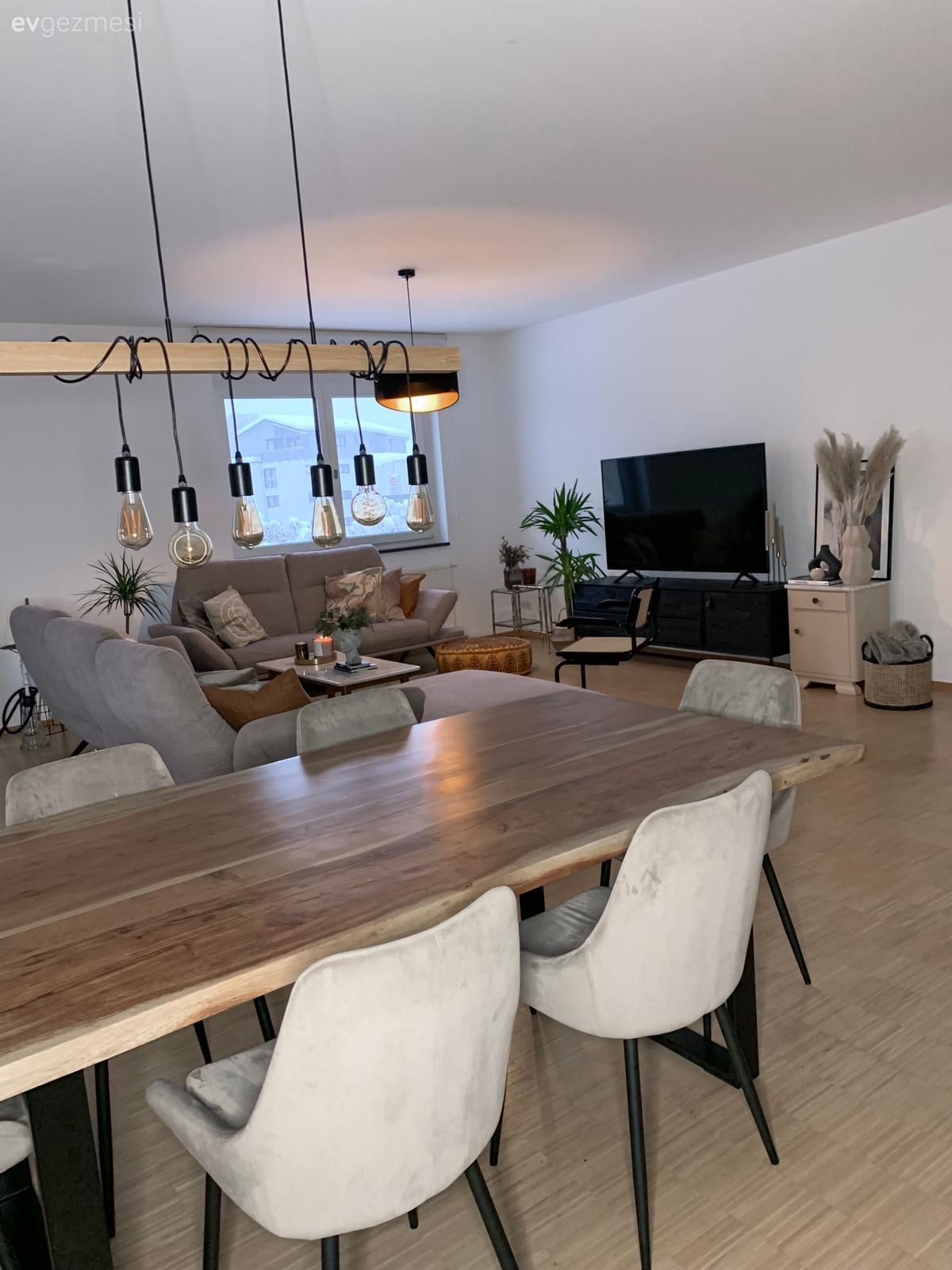 Açık Renk Tonlarına Karışan Ahşaplar Bu Evi Sıcacık Yapmış