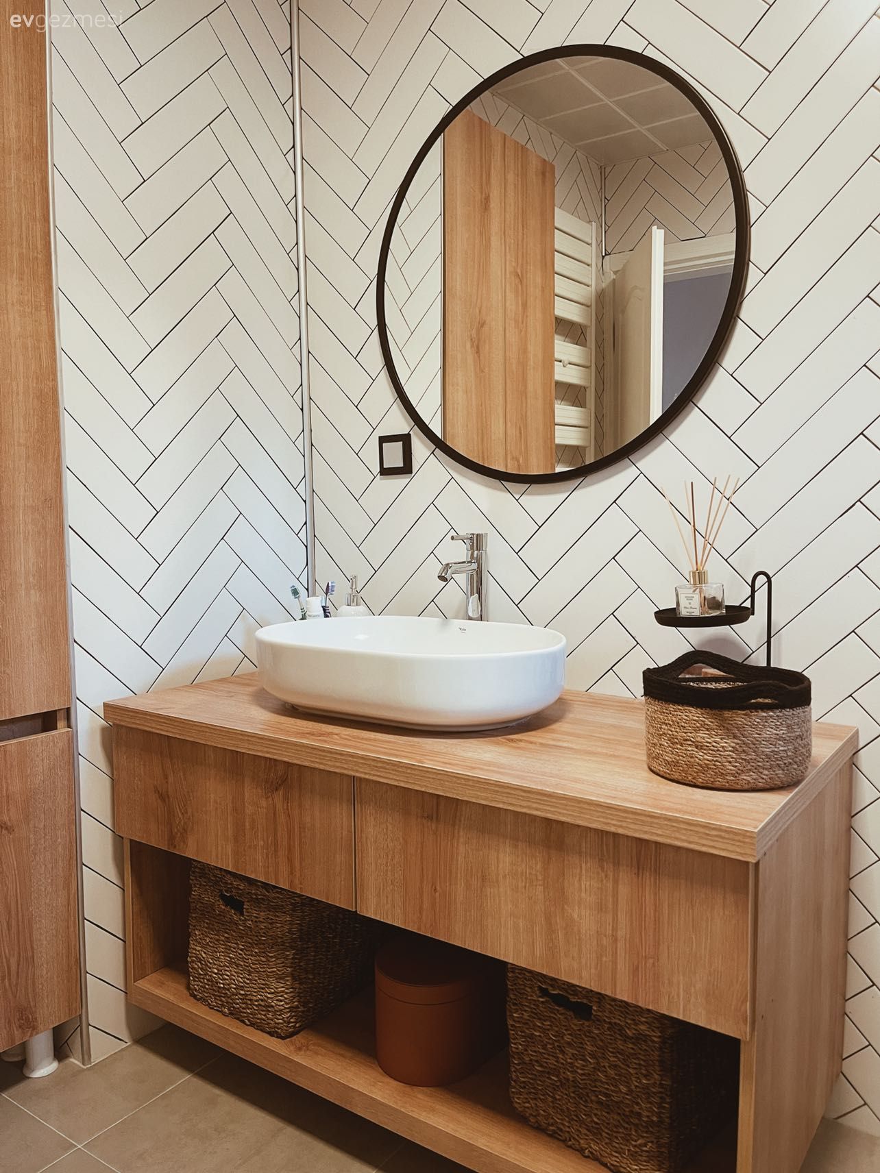 Banyo, Rustik, Beyaz, Siyah, Banyo aynası, Banyo seramikleri, Banyo dolabı, Banyo aksesuarları