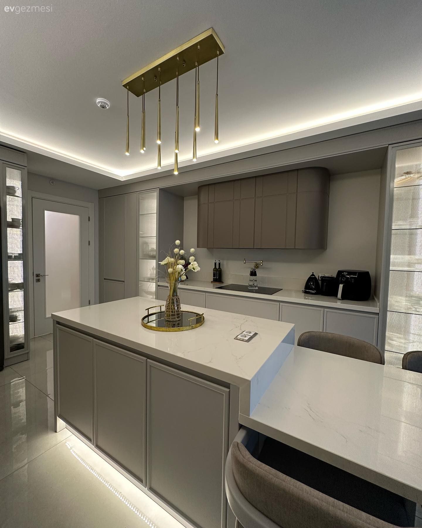 Trabzon'daki Bu Ev Modern Şıklığı Kalite Eşliğinde Sunmuş!