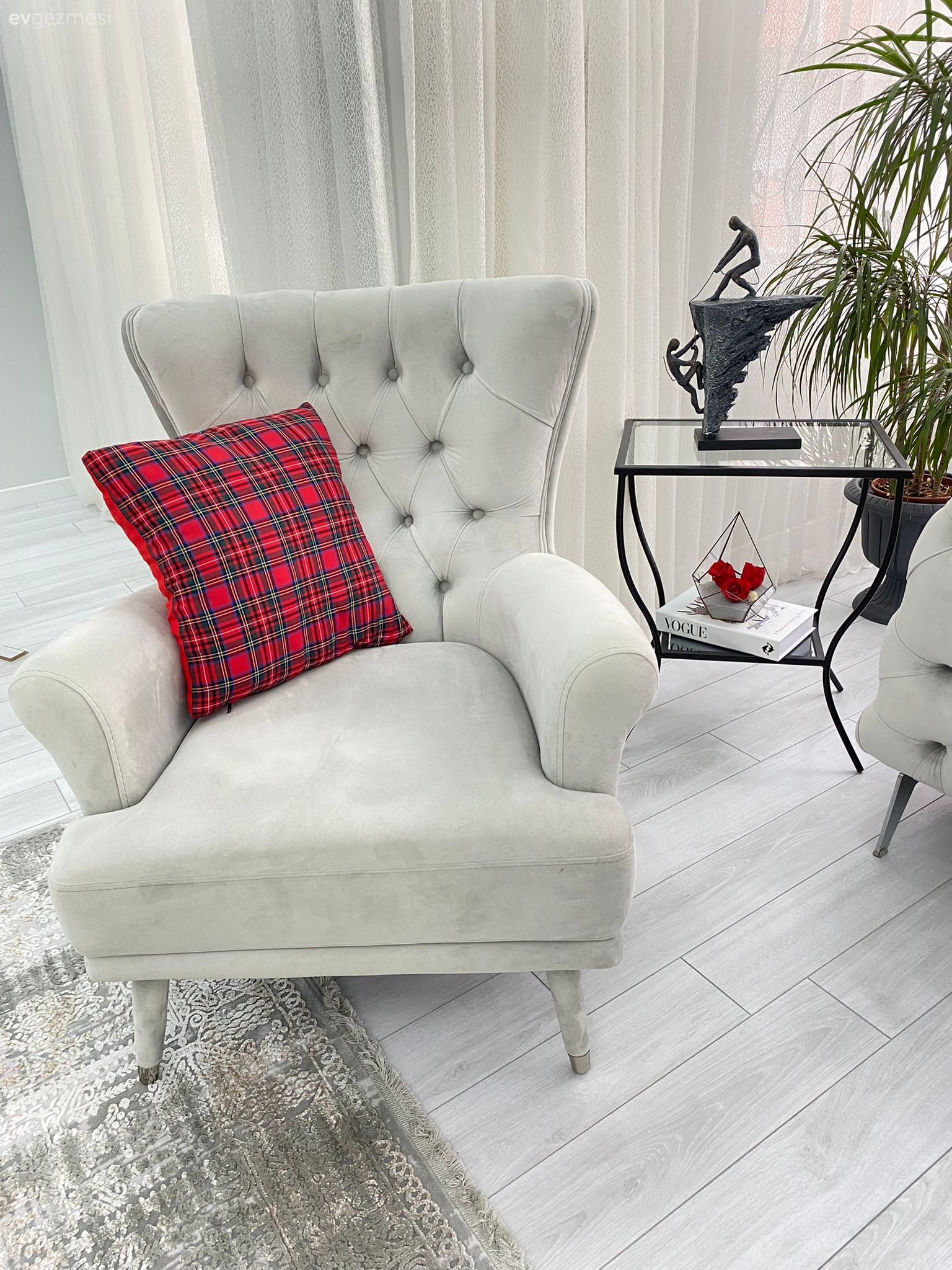 Kırlent ve Örtüleriyle Sürekli Kabuk Değiştiren Bir İstanbul Evi!