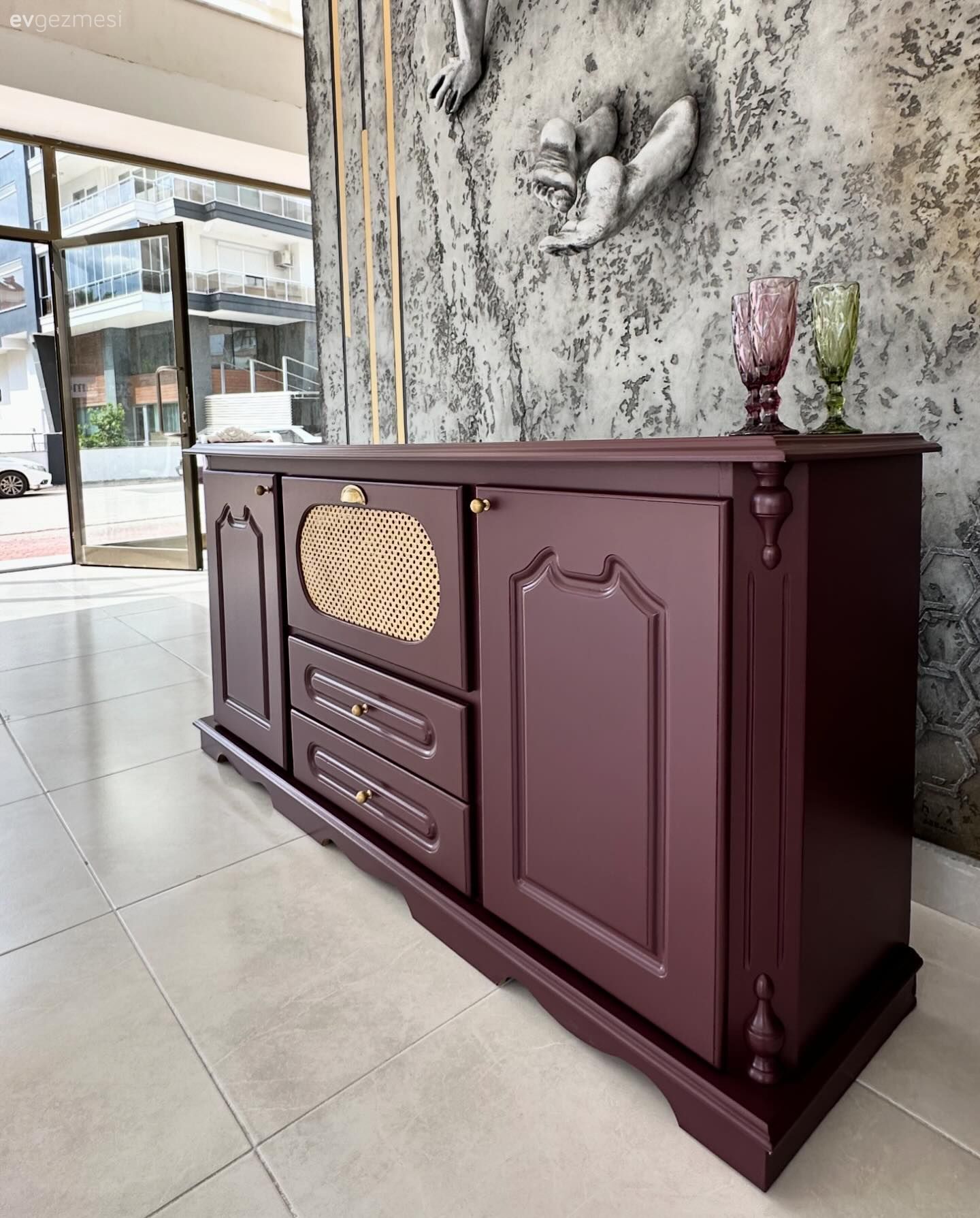 Öncesi&Sonrası: Sıradan Kahverenginden Enerjik Tonlara Geçen Dolaplar!