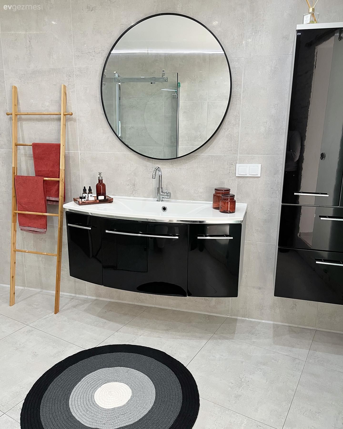 Öncesi&Sonrası: Sürgü Kapının Sonrası İşlevsel Bir Çamaşır Odası