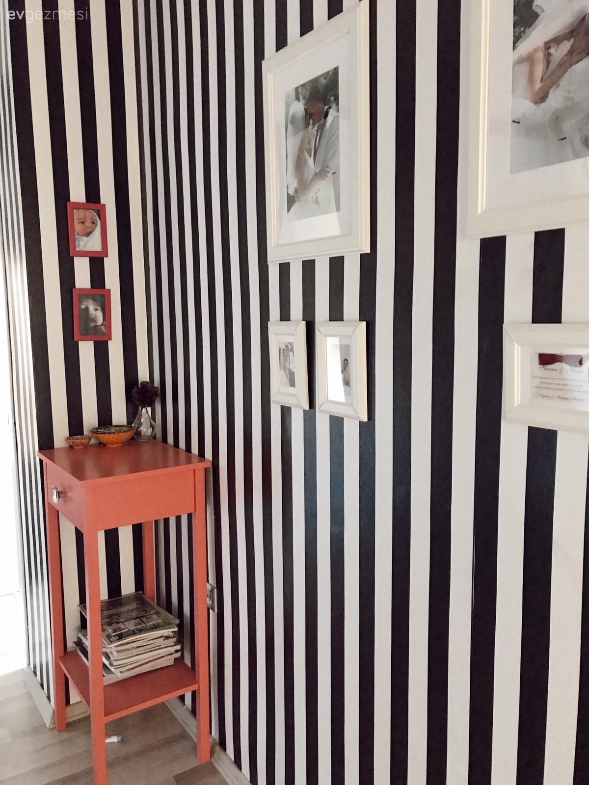 Çizgili duvar kağıdı, Antre, Siyah, Kırmızı, Dresuar, Çerçeve, Tablo, Duvar dekorasyonu