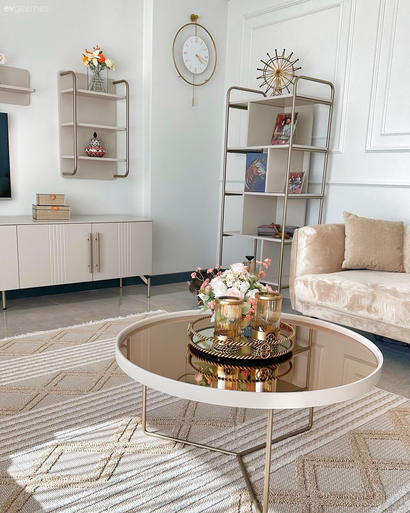 Ferahlık ve Şıklıkla Kuşanan Bu Salonda Eksik Yok