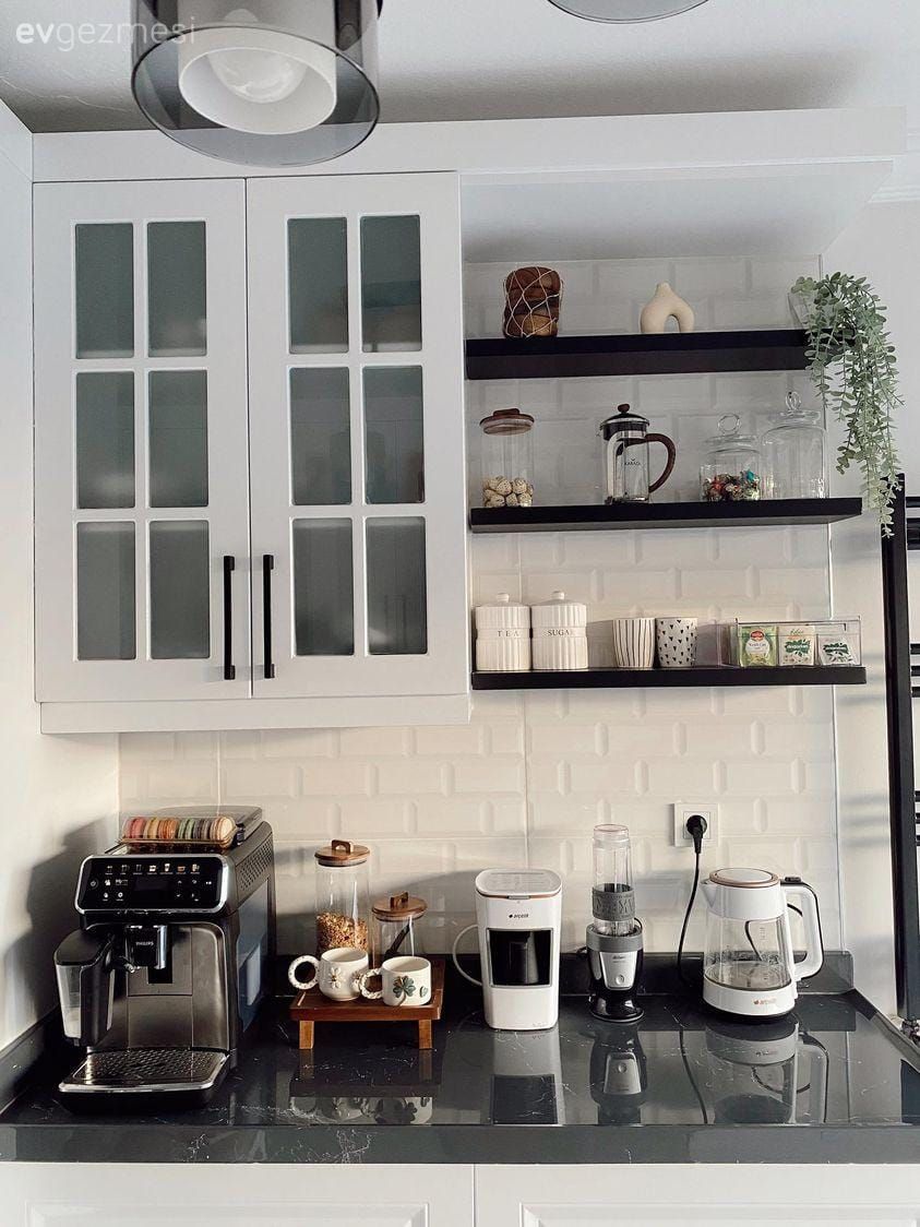 Kahve köşesi, Beyaz, Siyah, Siyah tezgah, Mutfak tezgahı, Mutfak rafı, Mutfak, Mutfak aksesuarları