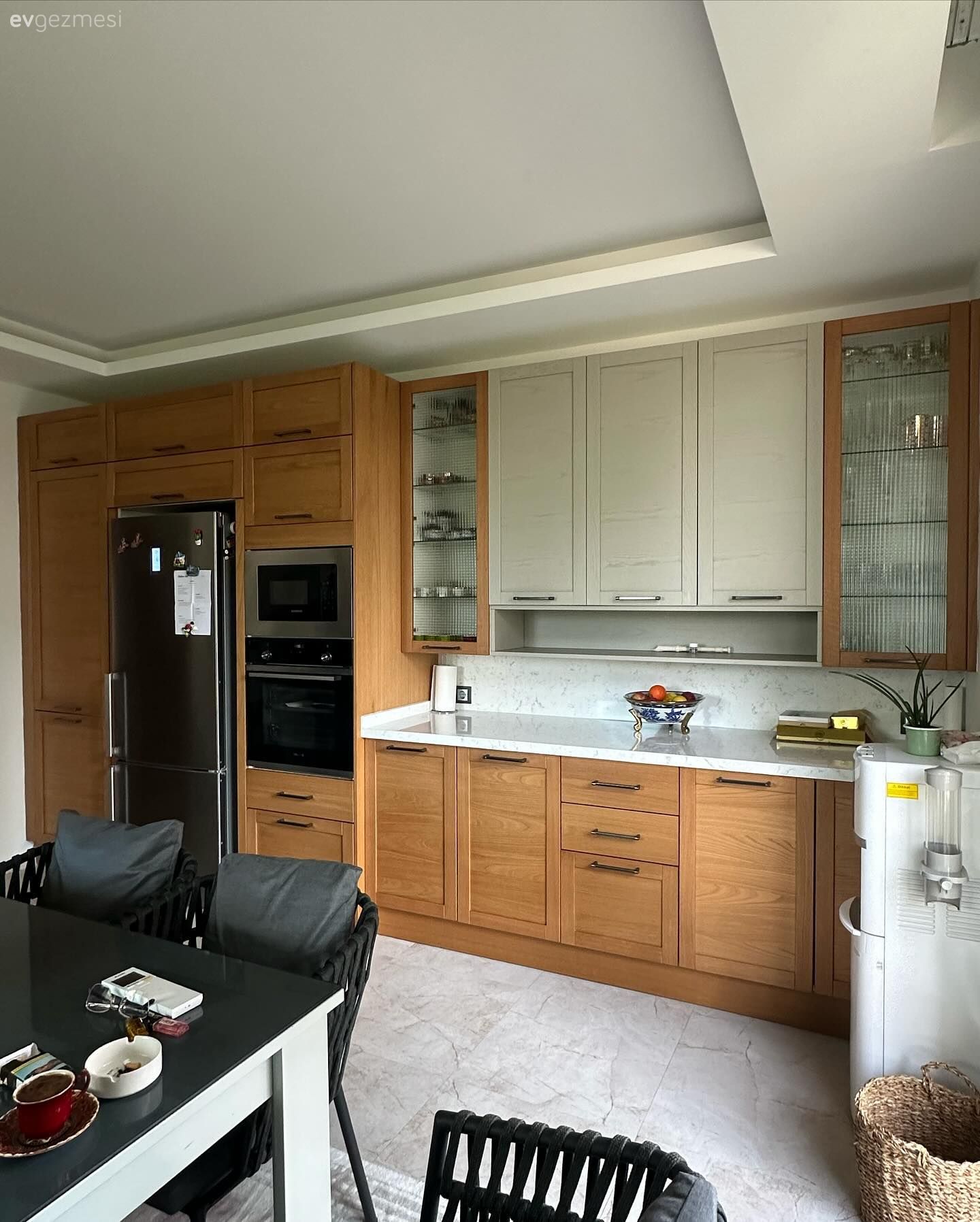 Mutfak, Ahşap mutfak, Mutfak tezgahı, Mutfak tezgah arası, Ankastre, Mutfak aksesuarları, Sandalye, Mutfak masası, Halı, Mutfak halısı