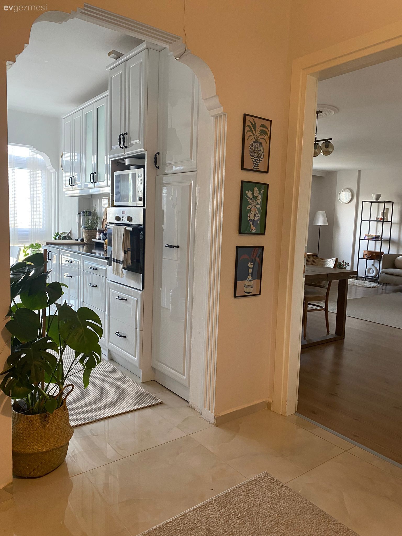 Bu İzmir Evinde Ev Sahibinin Tabloları Dekorun Orijinal Noktaları