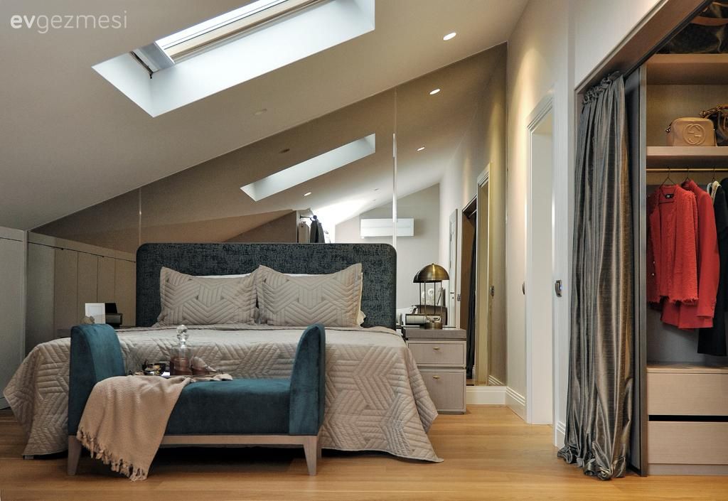 Yatak Odası, Modern, Çatı katı, Dubleks evler, Mavi, Bej, Beyaz, Yatak başlığı, Duvar ayna kaplama, Ayna, Yatak örtüsü