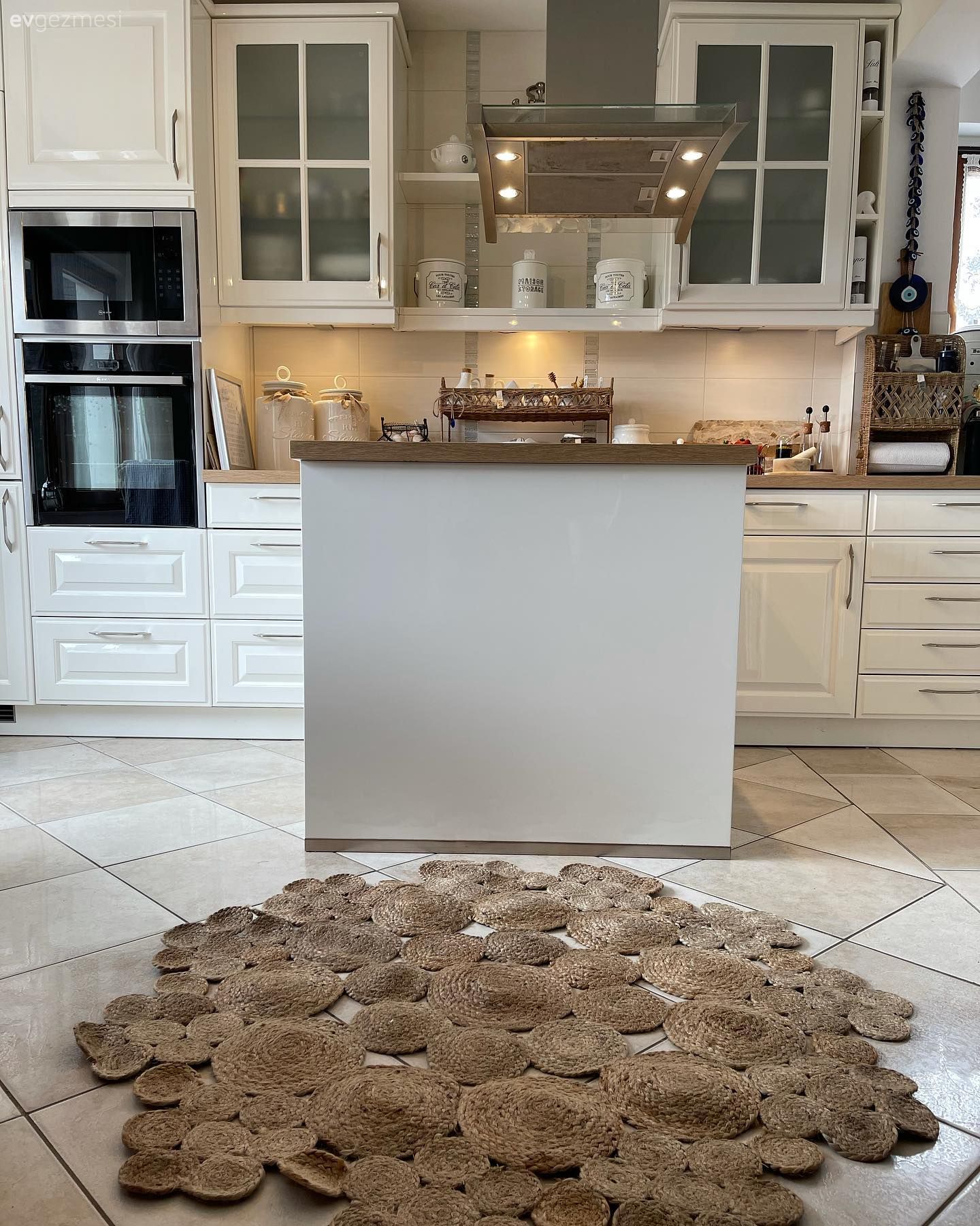 Mutfak, Beyaz, Vizon, Jüt halı, Halı, Beyaz mutfak, Ada mutfak, Ankastre