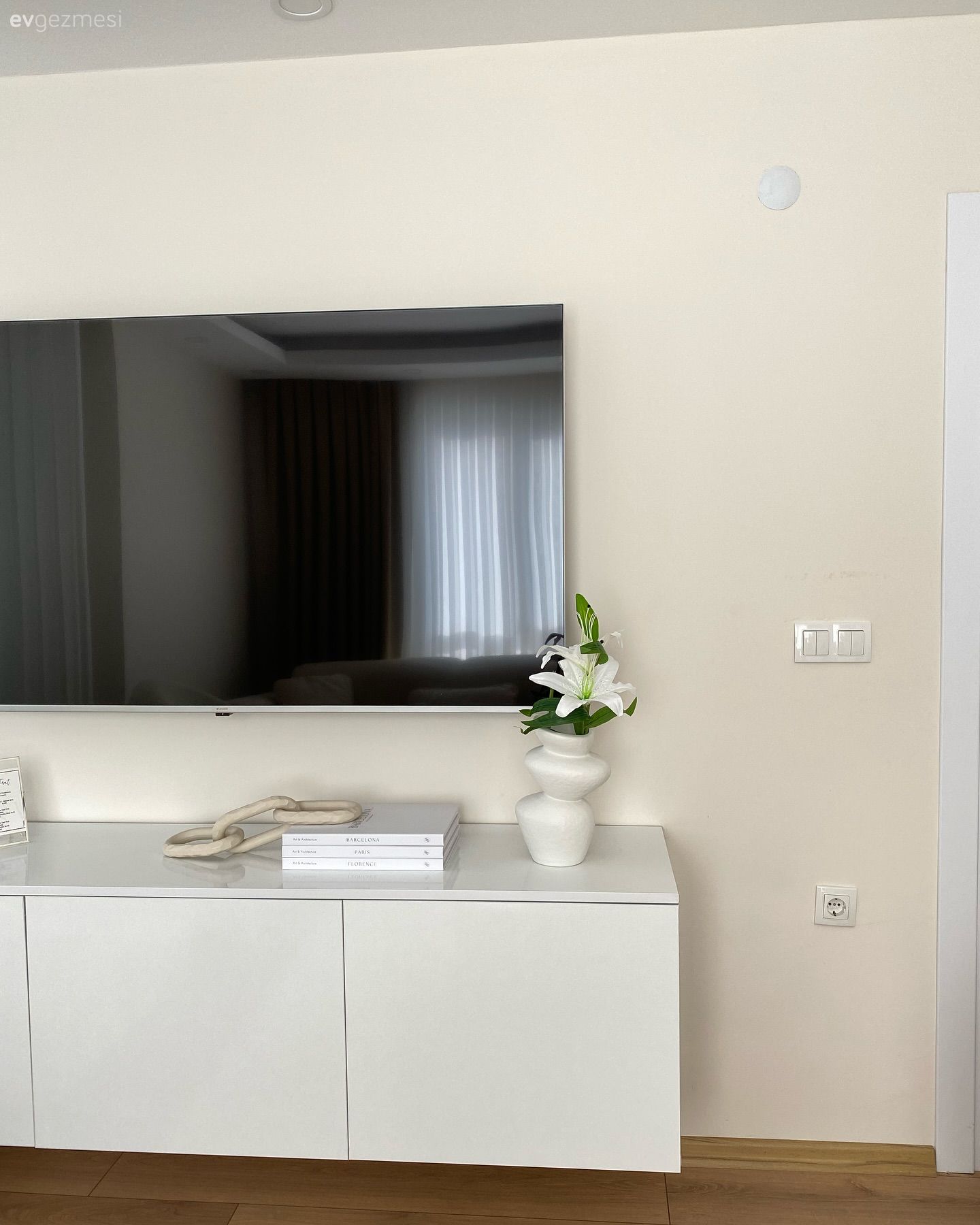 Minimalist Bu Evde Beyaz Olmazsa Olmaz Renklerin Başında