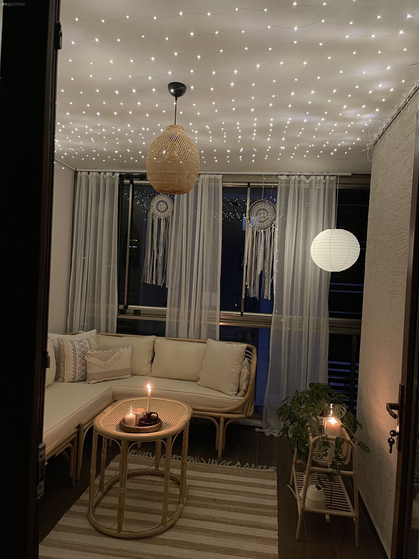 Bu Zevkli Bursa Balkonu Adeta Evin Oturma Odası Kıvamında!