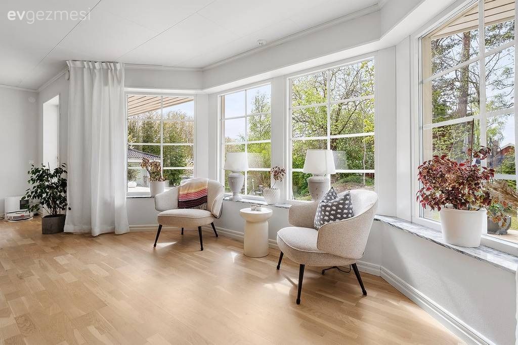 Panoramik Görüntü Sunan Pencerelere Sahip 140 M2'lik  Ev