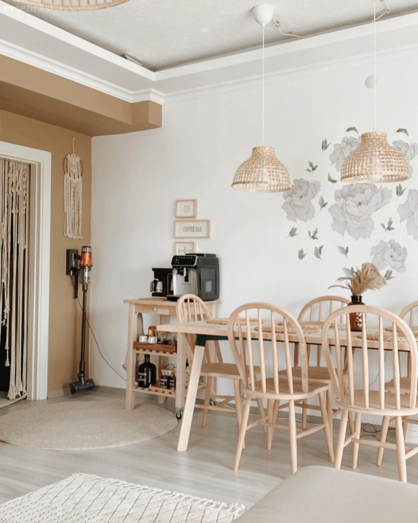 Yemek Odası, Sandalye, Yemek masası, Hasır avize, Duvar dekorasyonu, Beyaz, Krem