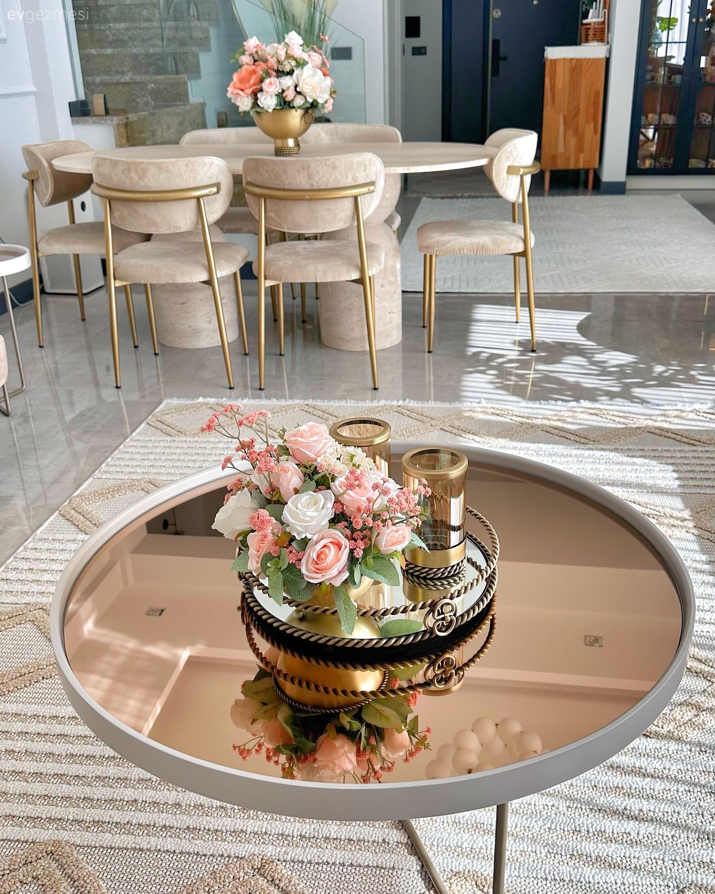 Ferahlık ve Şıklıkla Kuşanan Bu Salonda Eksik Yok