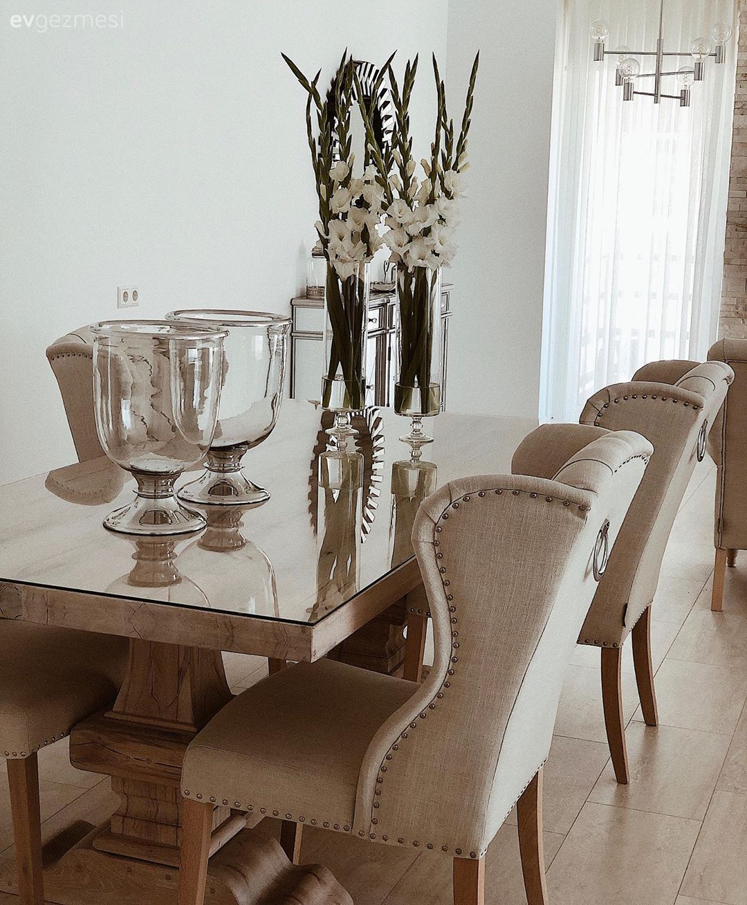 Ev Gezmesi: Konforun Modern ve Rustik Detaylarla Buluşması