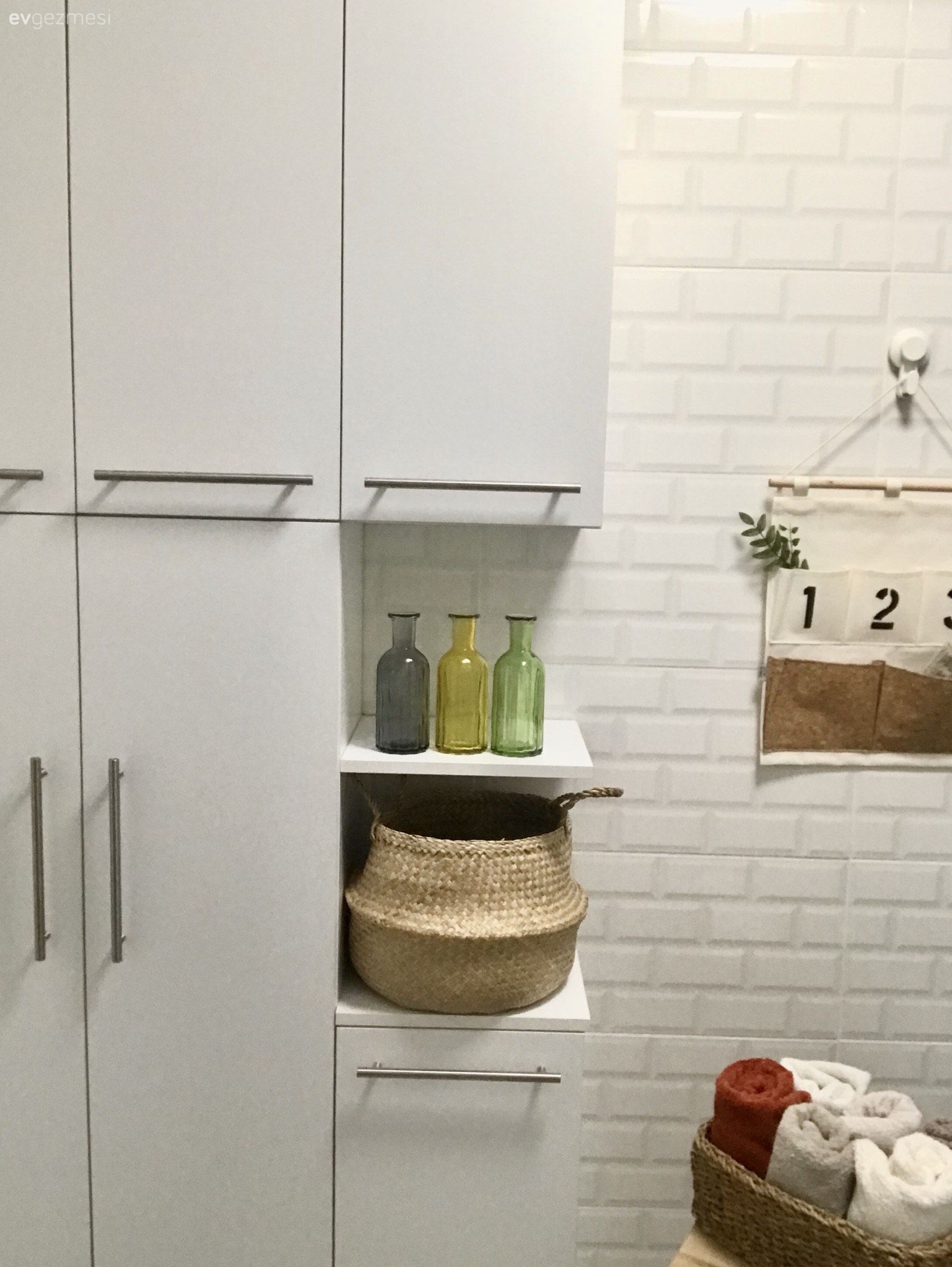 Banyo dolabı, Banyo, Beyaz, Banyo seramikleri, Hasır, Banyo aksesuarları