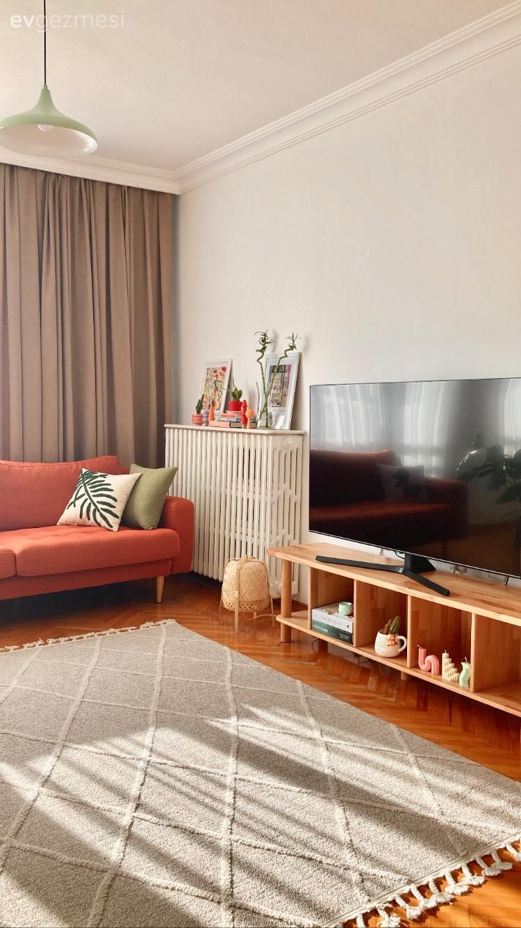 Salon, Bohem Dekorasyon, Turuncu, Bej, Vizon, Kahverengi, Tv ünitesi, Tv ünitesi aksesuarları, Ev Aksesuar, Halı, Salon halısı, Sarkıt, Aydınlatma