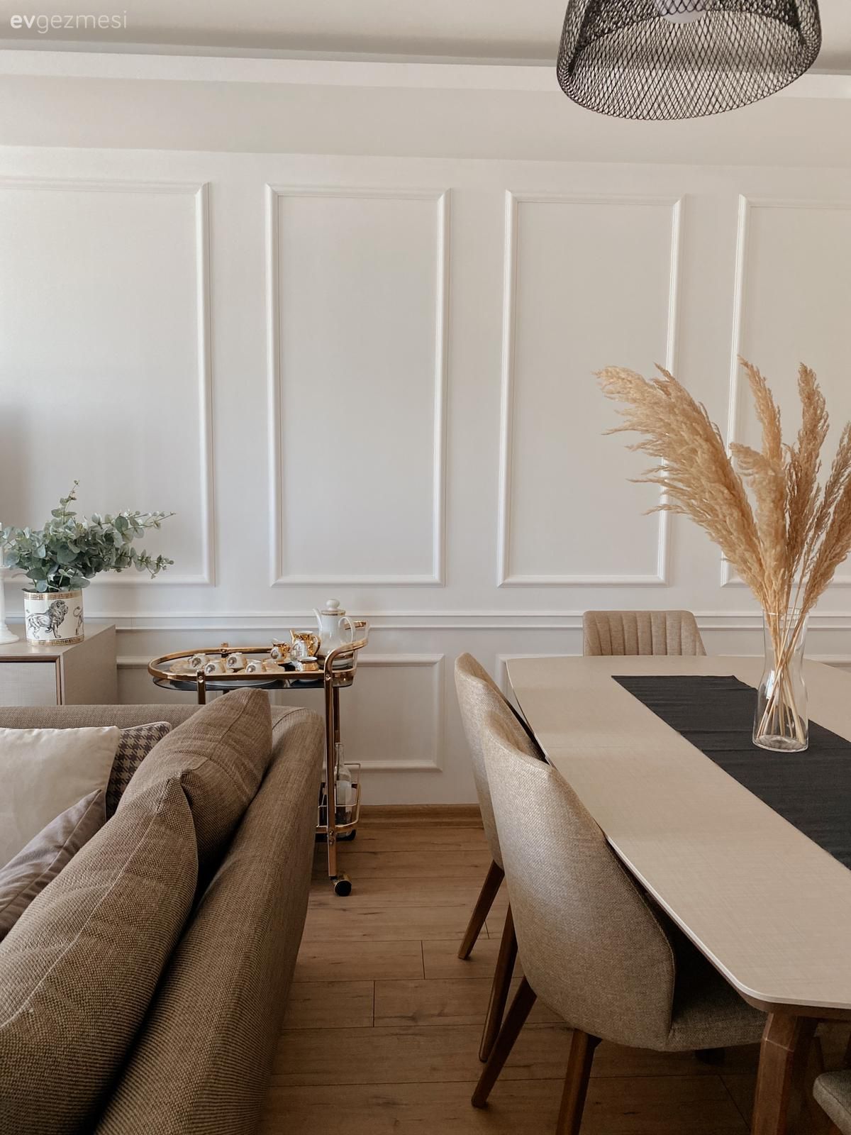 Bu Adana Evinde Açık Renkler Ferahlık, Bitkiler De Sıcaklık Kaynağı