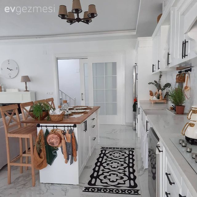 Mutfak, Country mutfak, Beyaz, Beyaz ve ahşap mutfak, Mutfak tezgahı, Mutfak tezgah arası, Tezgah arası seramik, Shaker kapaklı dolaplar, Mutfak zemin seramikleri, Mutfak halısı, Siyah, Ada mutfak, Sandalye, Mutfak aksesuarları, Mutfak Avize Modelleri