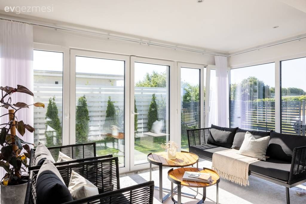 Seyir Terası ile Tasarımın Nimetlerini Güzelce Yansıtan Bir Villa