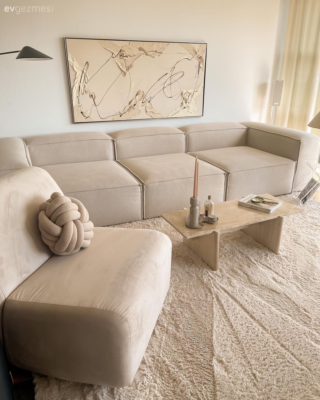 Bu Zarif Dekora Sarının Enerjisi Çok Yakışmış!