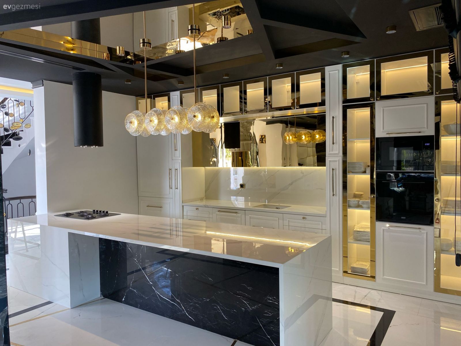 Art Deko Stil Bu Mutfağın Her Detayını Ele Geçirmiş