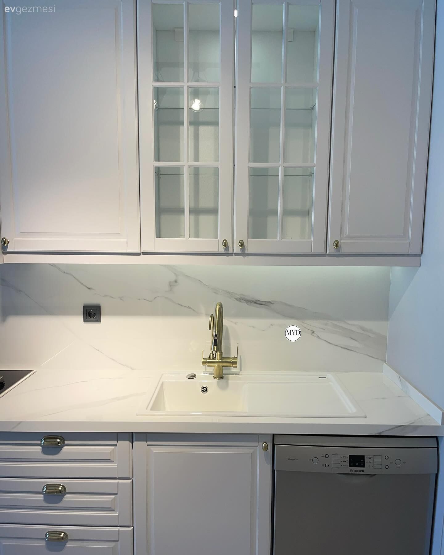 Shaker kapaklı dolaplar, Mutfak, Beyaz, Bej, Mutfak tezgahı, Mutfak tezgah arası, Porselen tezgah, Mutfak aksesuarları, Cam kapaklı dolap, Ankastre