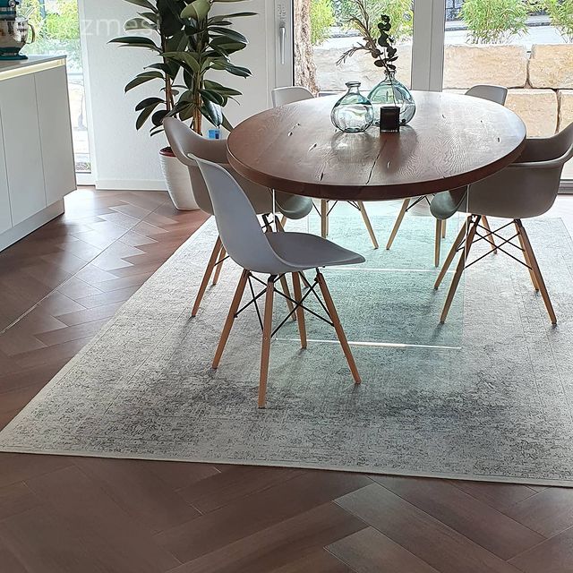 Halı, Beyaz, Bej, Vizon, Ahşap masa, Sandalye, Salon halısı, Vazo, Ev Aksesuar, Parke, Ev bitkisi