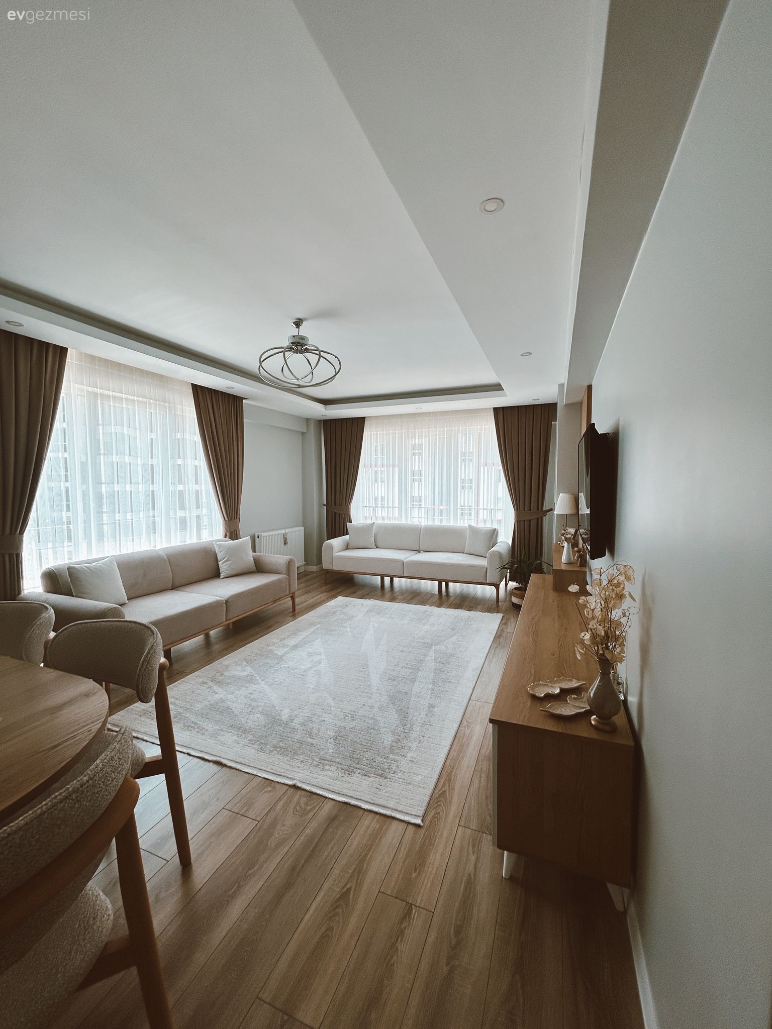 Bu Çorlu Salonu Abartısız Şıklığı Referans Almış