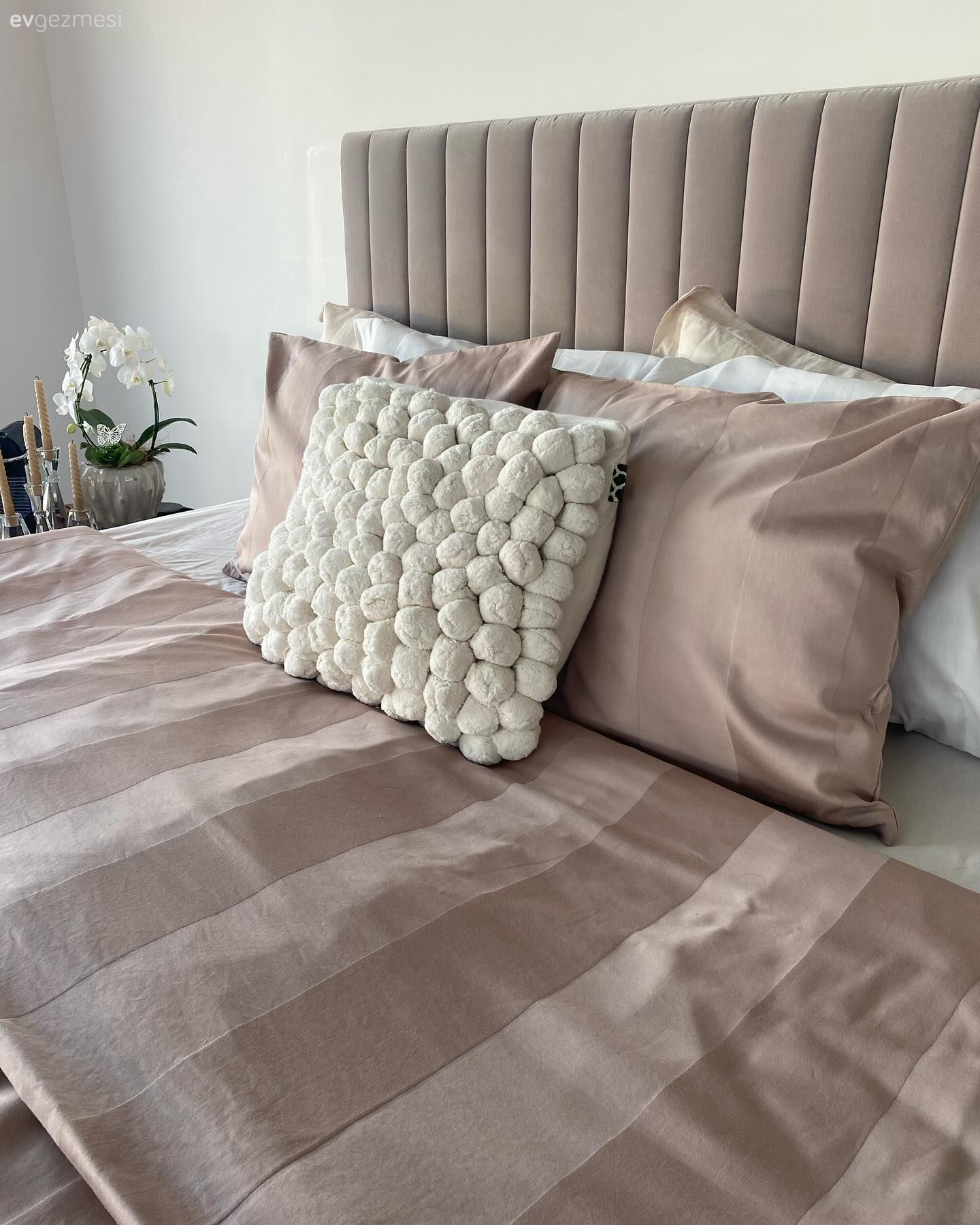 Yatak Odası, Modern, Krem, Bej, Yatak başlığı, Parke, Halı, Gri